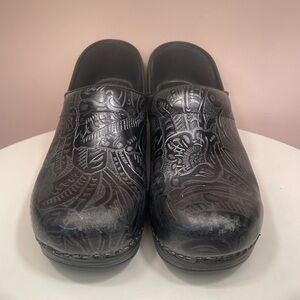 Dansko Black Embossed Women's Clogs Size 9.5